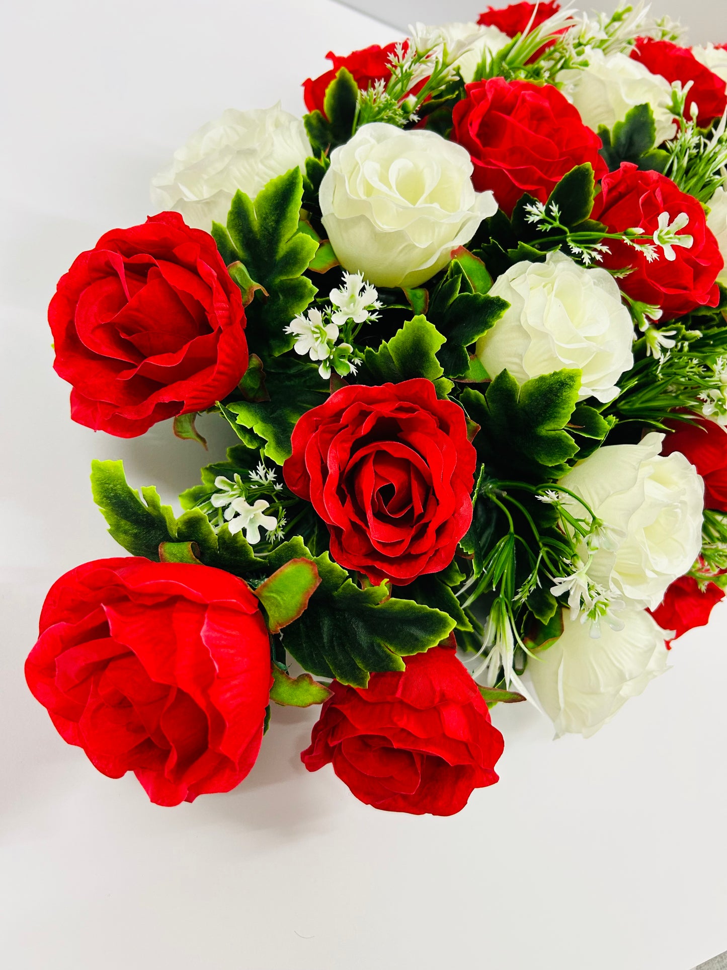Copribara rose rosse e bianche