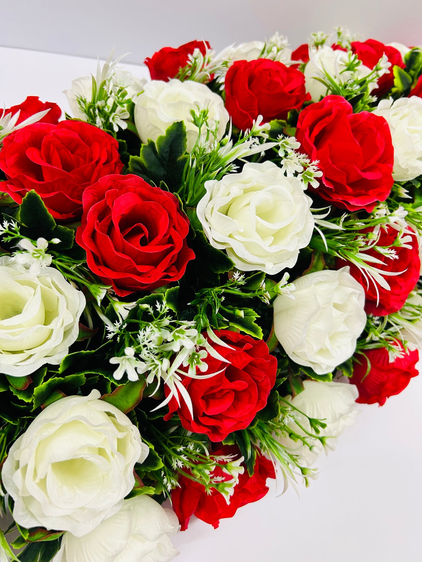Copribara rose rosse e bianche