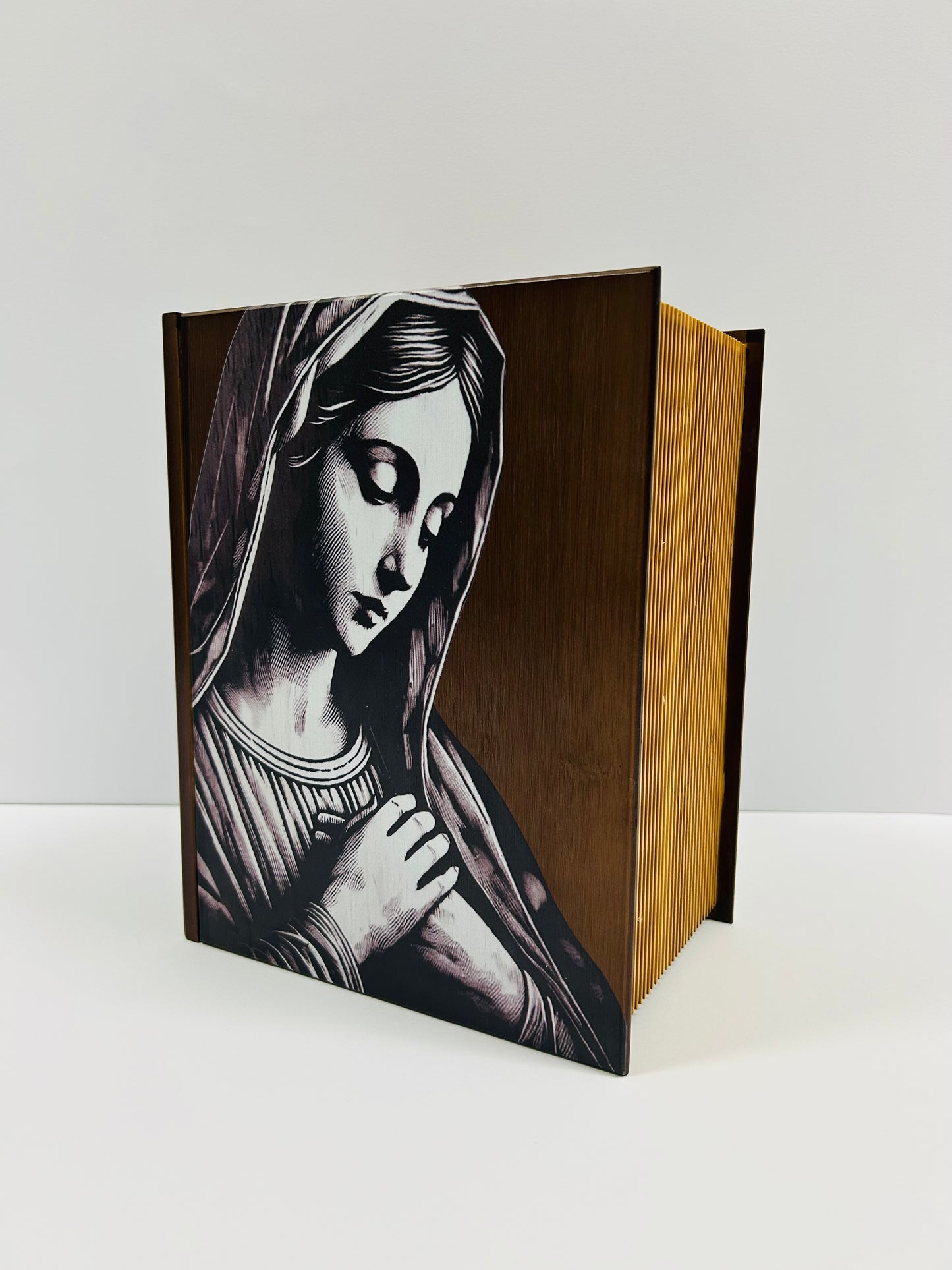 Urna libro Madonna